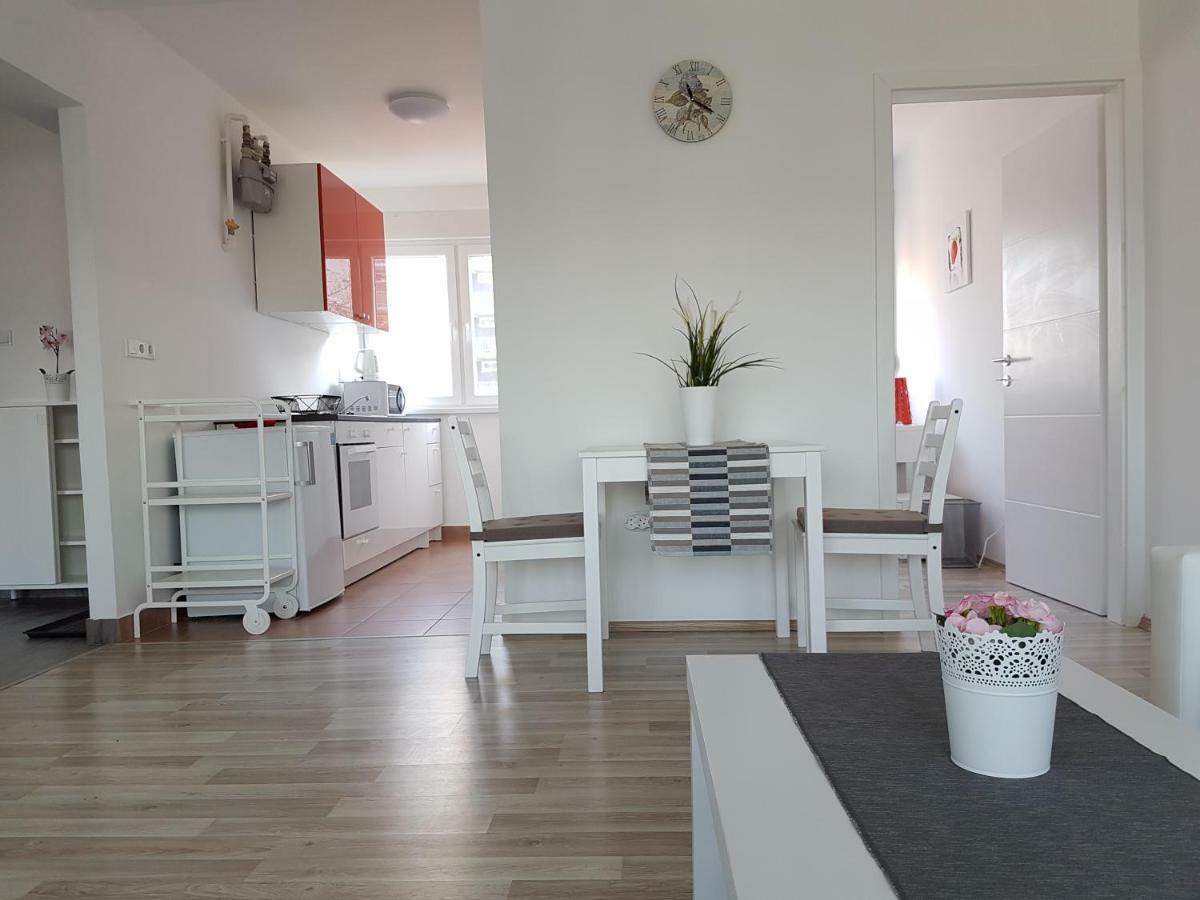 Apartment Alex Miramare ซาเกร็บ ภายนอก รูปภาพ
